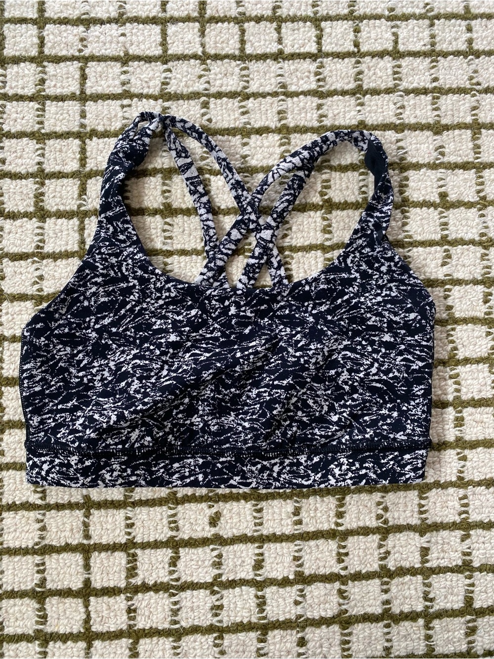 Women's Lululemon Black & White Patterned Cross-Back Sports Bra. Size 6.